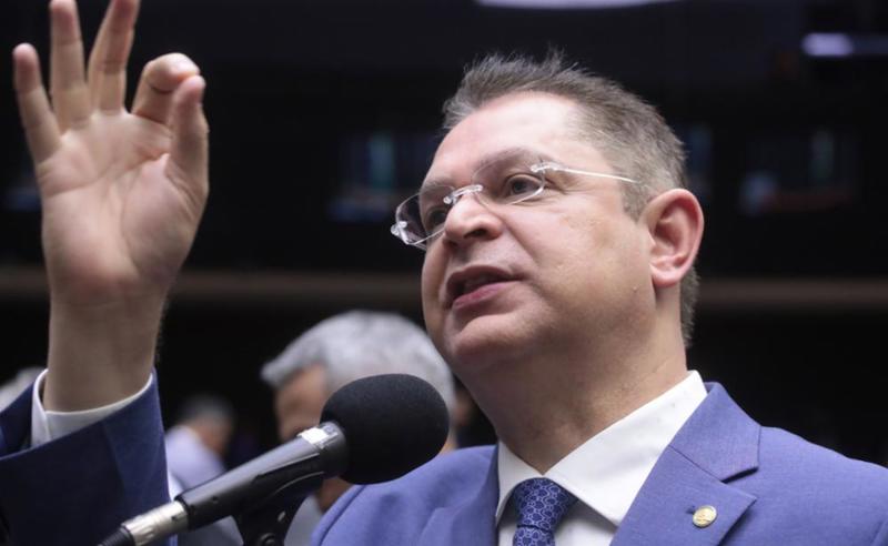 Sóstenes Cavalcante.