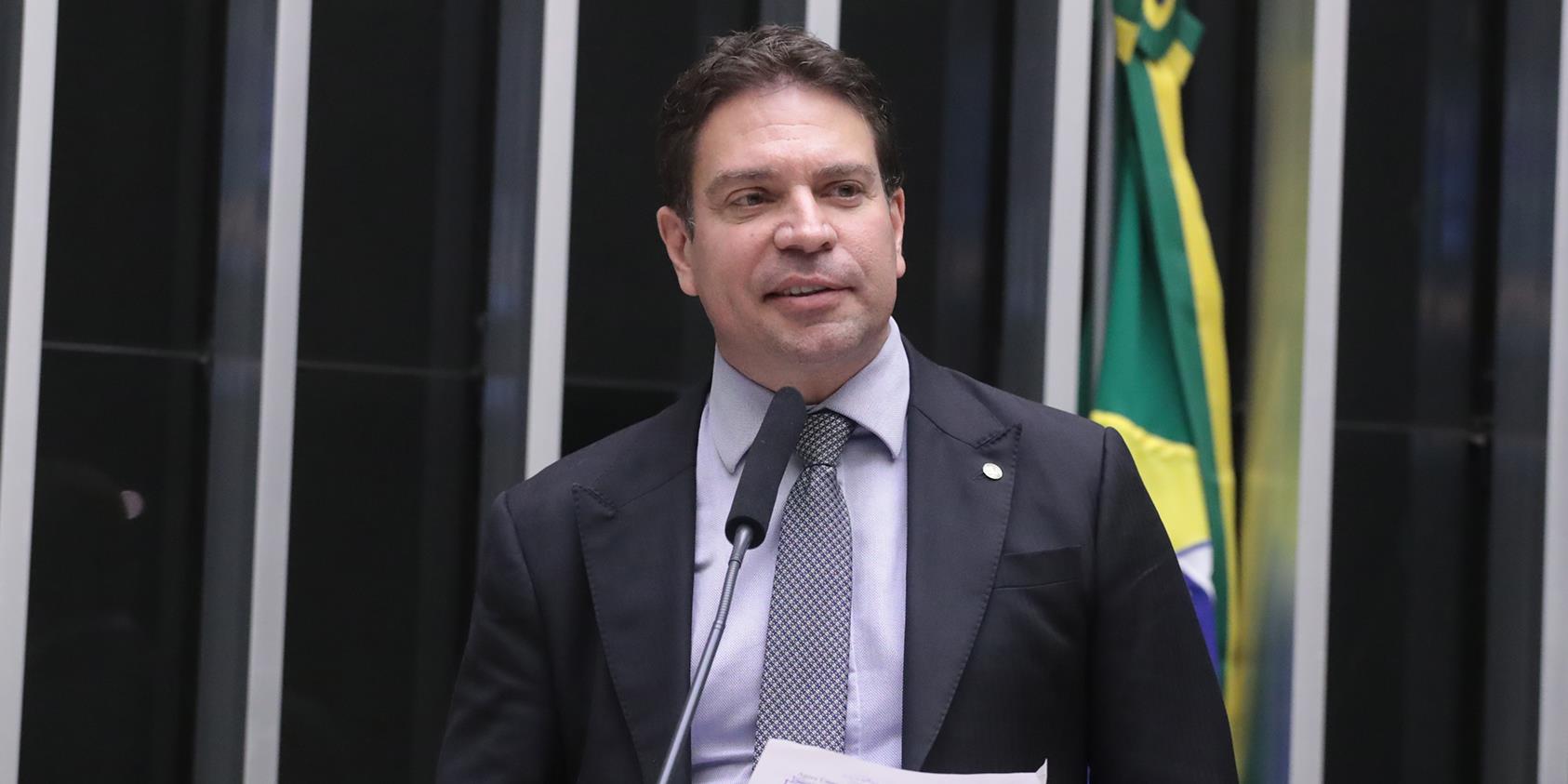 STF forma maioria para manter ação contra Ramagem por três crimes