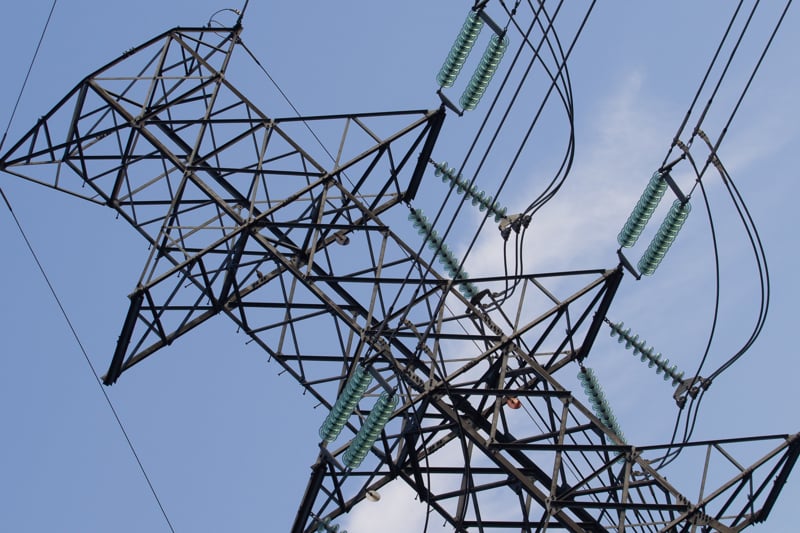 Gratuidade vale para famílias com renda per capita de até meio salário mínimo e consumo de até 80 kWh mensais.