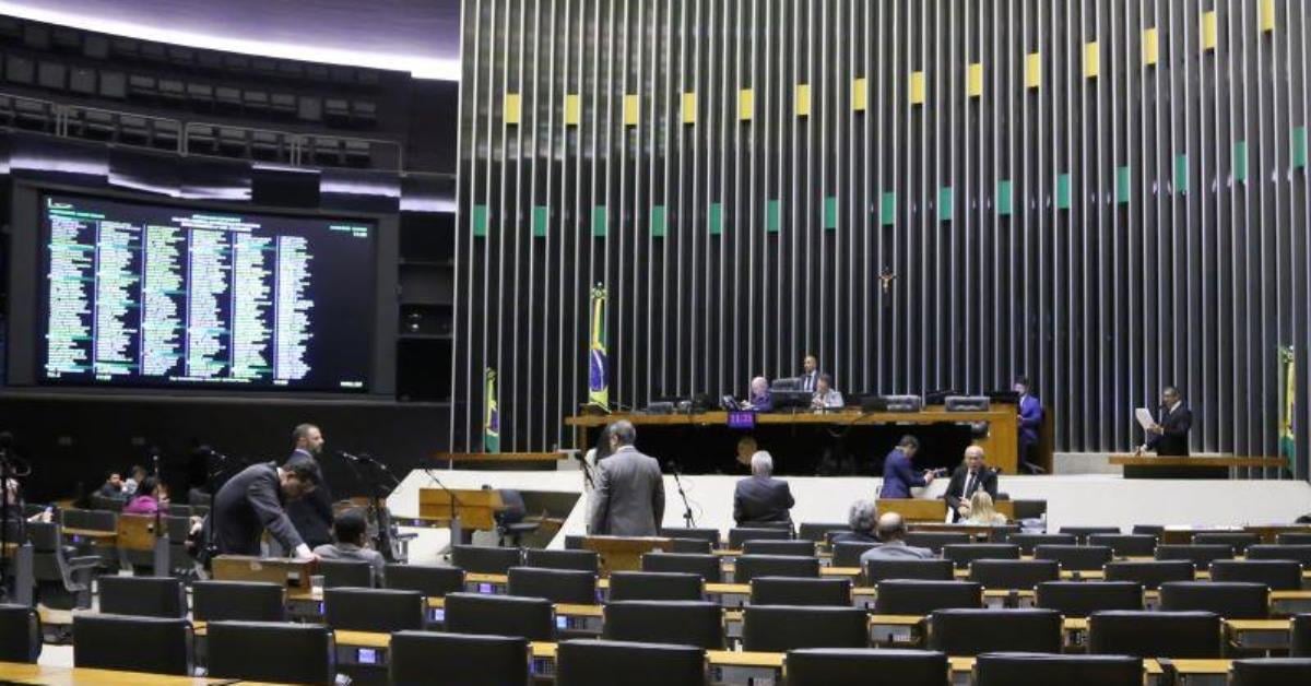 Veja quais deputados votaram para suspender ação contra Ramagem