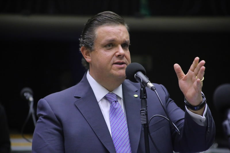 Emenda de 2021 foi justificada com base na pandemia e assinada por líderes dos então partidos de oposição.