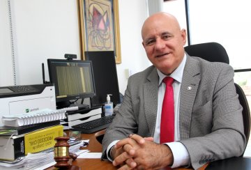 Juiz Adhailton Lacet diz que a adoção tardia enfrenta desafios