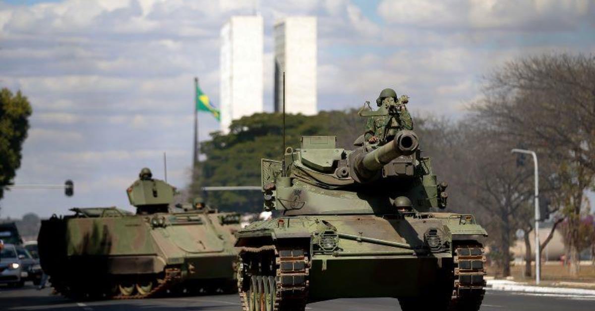 Almirante diz ao STF que desfile de tanques não teve nada a ver com voto impresso
