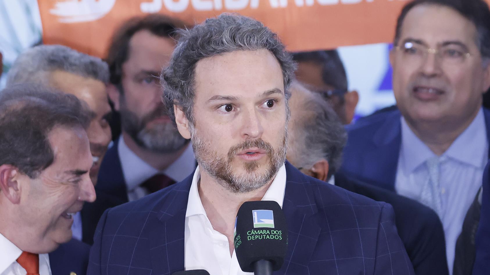 Nova aliança entre PRD e Solidariedade busca garantir sobrevivência das siglas em 2026.