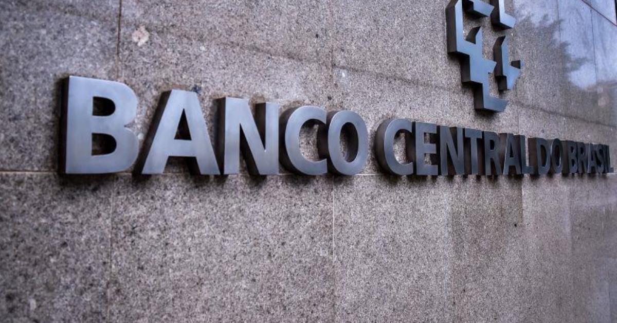 Ata do Copom prevê fim das altas e Selic em 15% ao ano por mais tempo