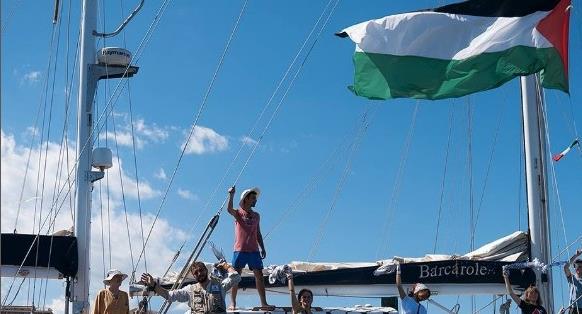 Ativista brasileiro rejeita termo de deportação e segue em Israel