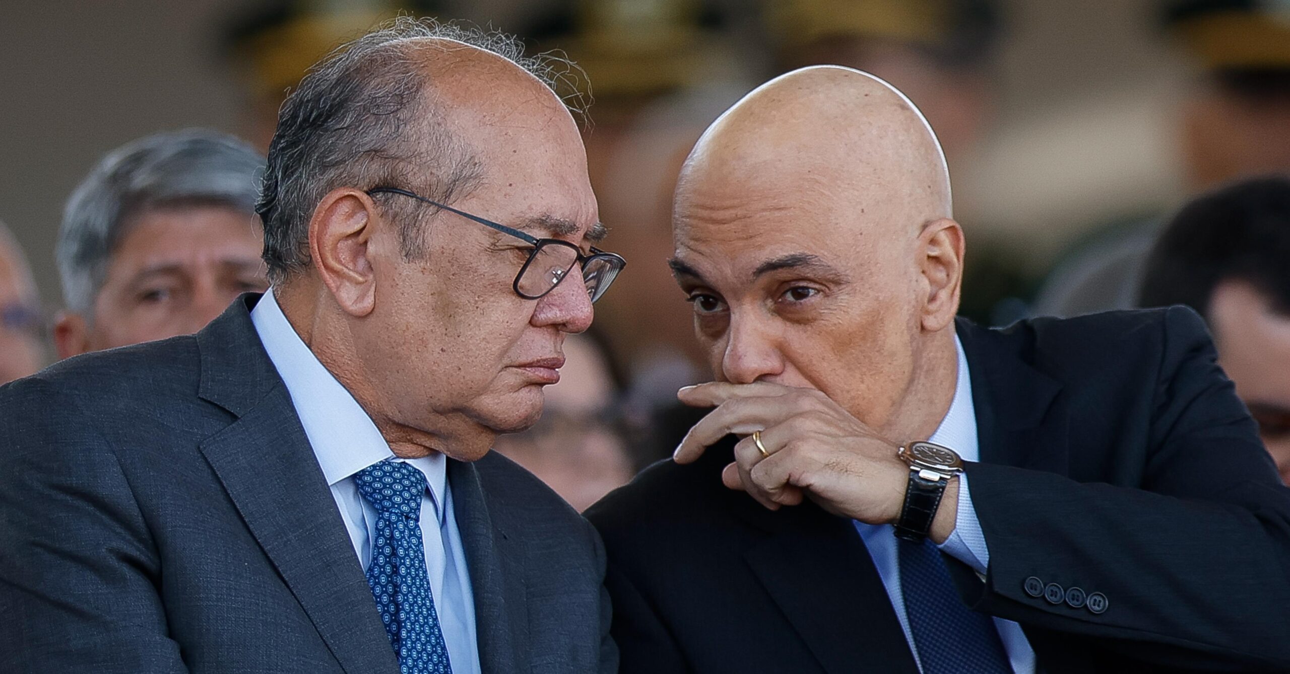 Barroso decidirá se ação sobre IOF ficará com Moraes ou Gilmar