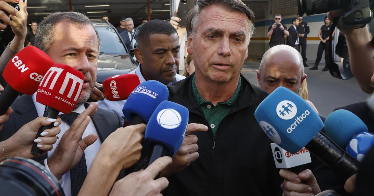 Bolsonaro afirma ter enviado R$ 2 milhões a Eduardo, “asilado” nos EUA