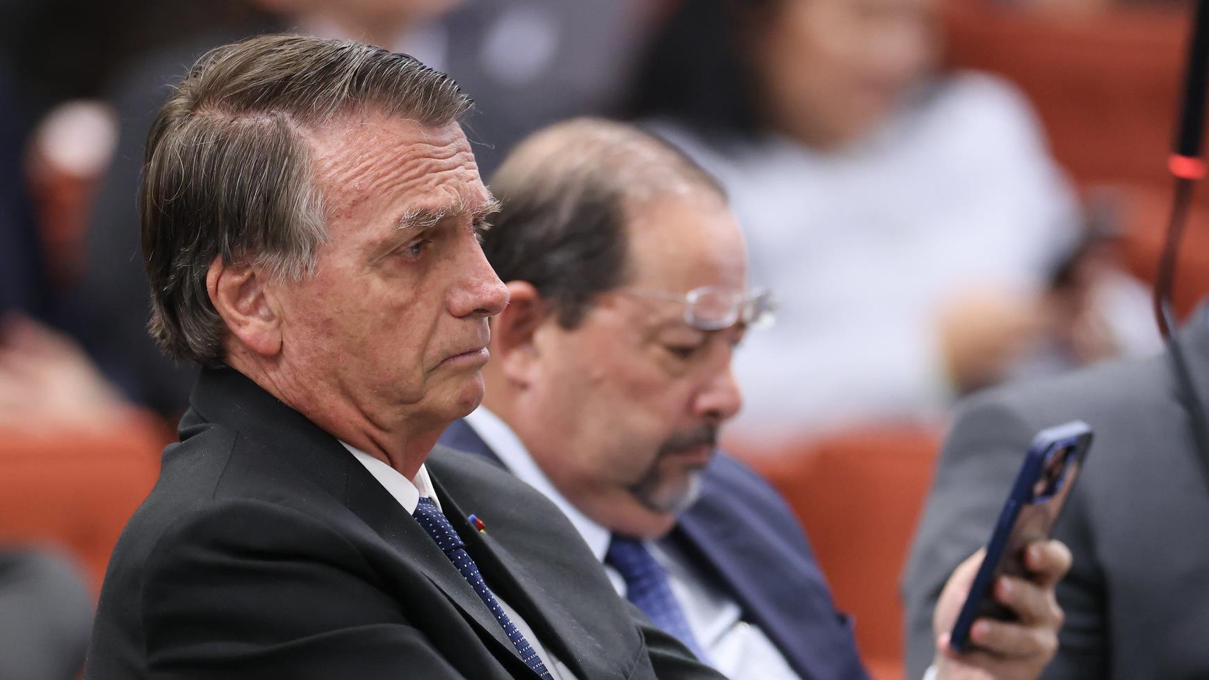 Para Moraes, versão de Bolsonaro contradiz o relato do delator Mauro Cid.