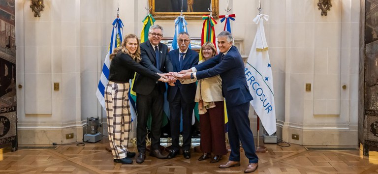 Brasil defende fortalecimento da produção regional de medicamentos, vacinas e tecnologias em saúde