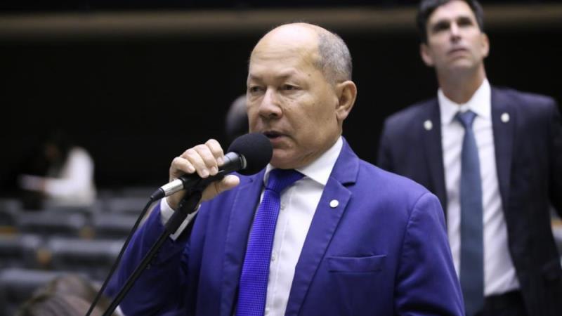 O deputado Coronel Chrisóstomo (PL-RO) é o autor do projeto.