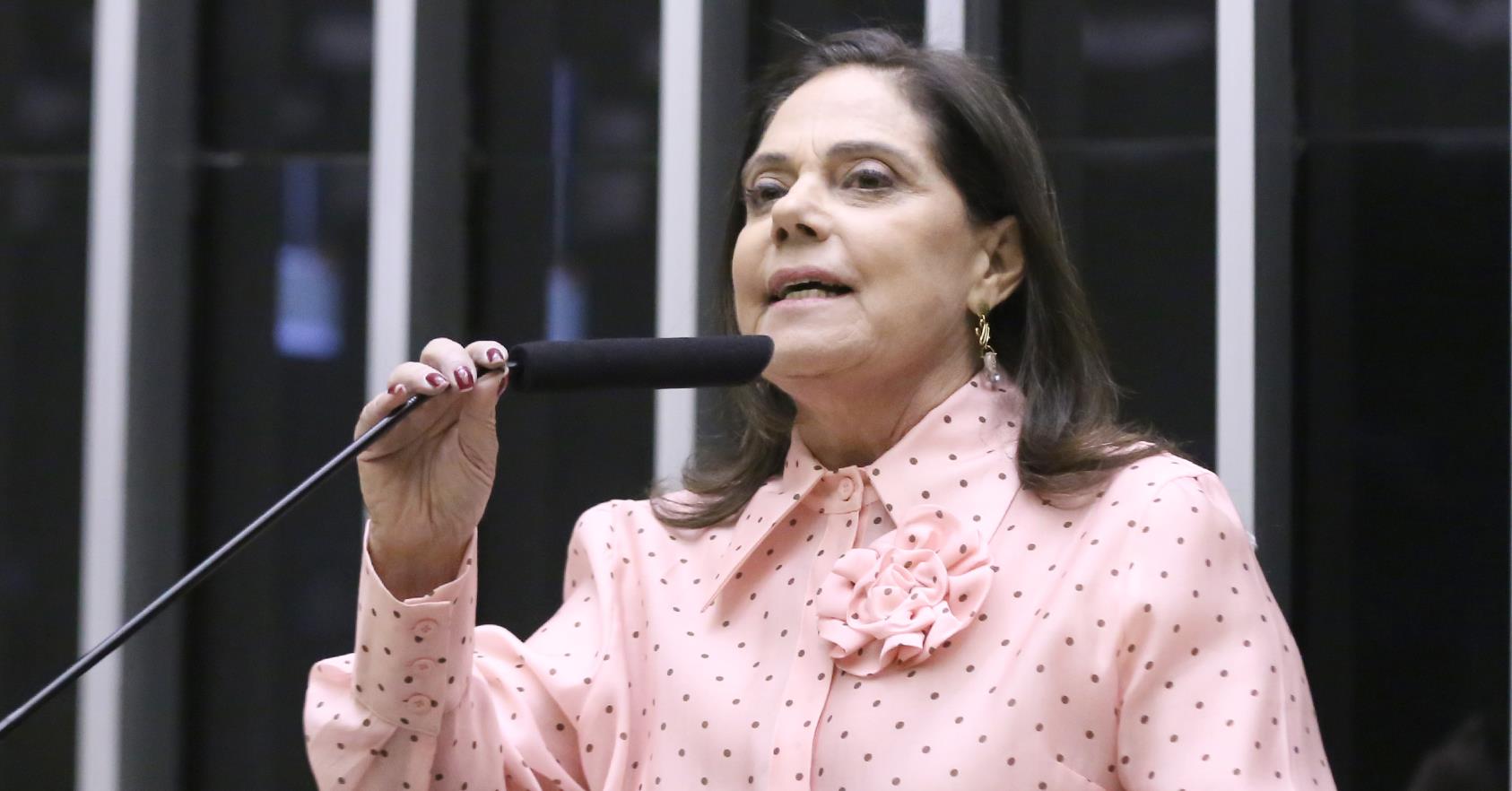 Câmara aprova projeto que destina royalties do petróleo à educação