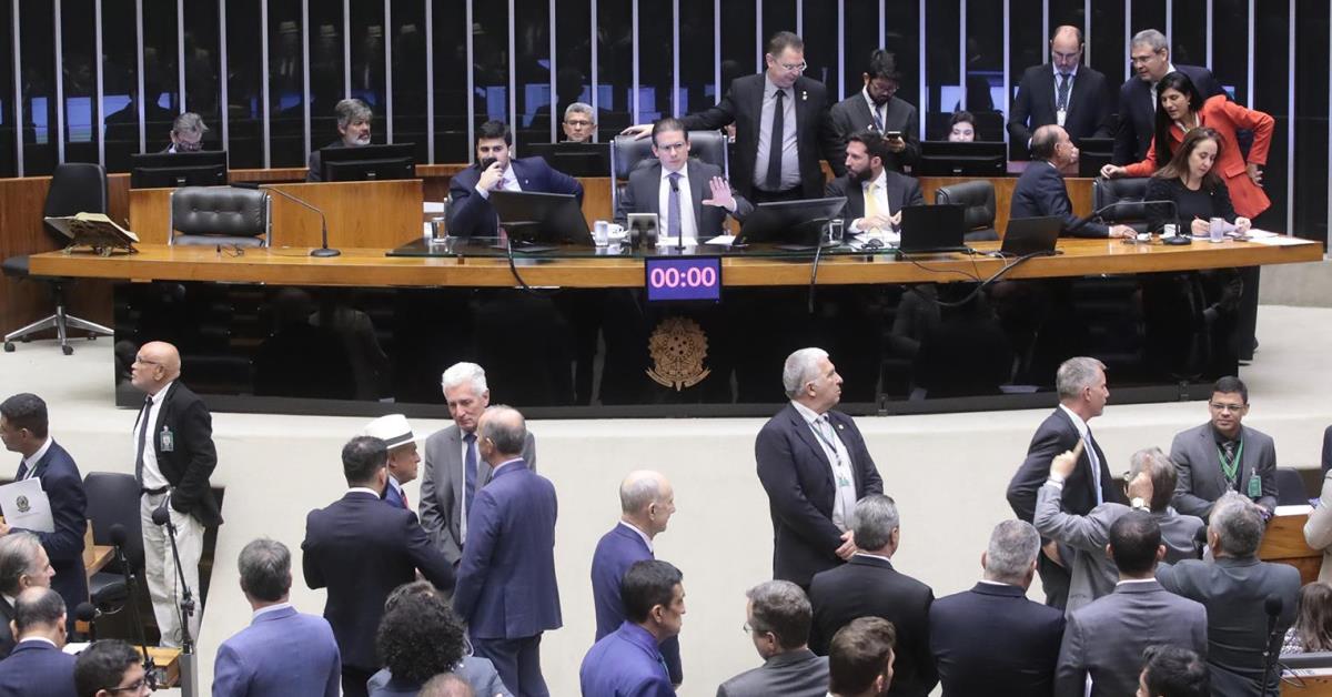 Câmara aprova urgência para derrubada de aumento do IOF