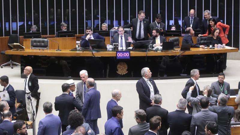 Texto recebeu 346 votos favoráveis e 97 contrários.