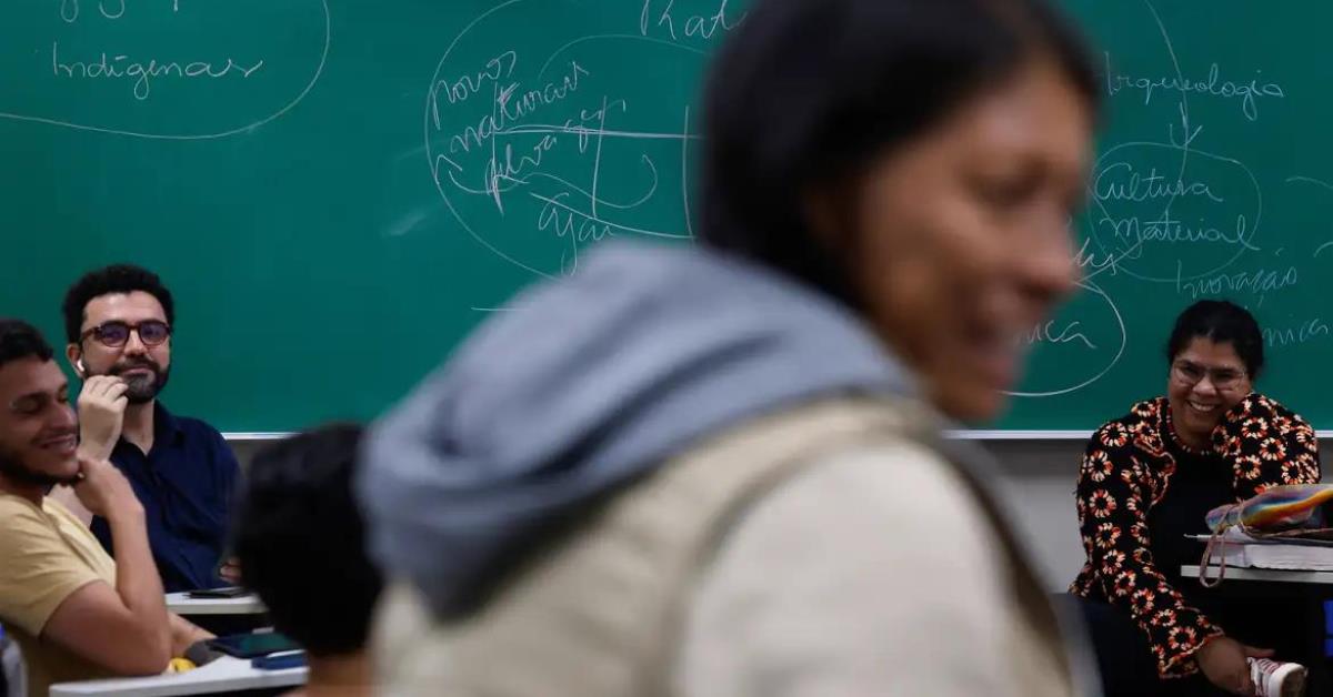 Câmara debate educação de jovens, adultos e idosos no novo PNE