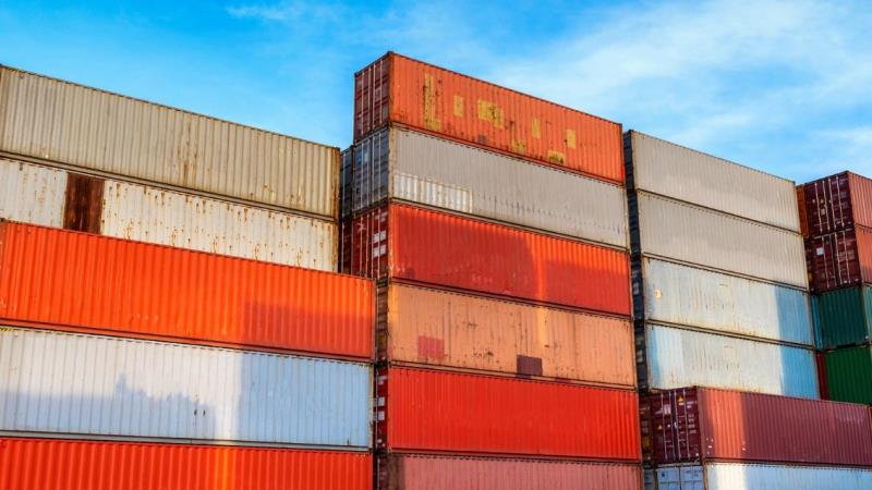 A sobre-estadia é cobrada para compensar o atraso na devolução de contêineres.