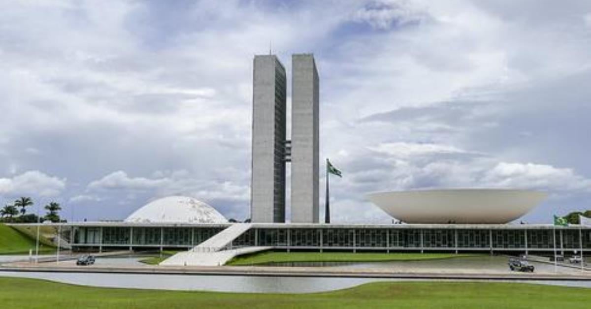 Câmara quer acúmulo de salário e aposentadoria a parlamentares ativos