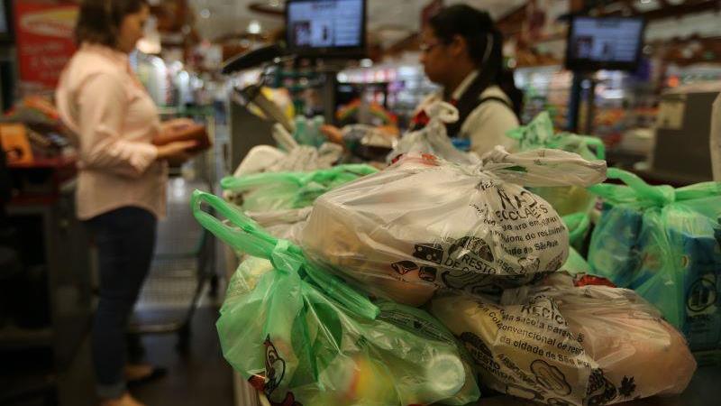 Portaria do governo Lula se aplica ao trabalho em supermercados.