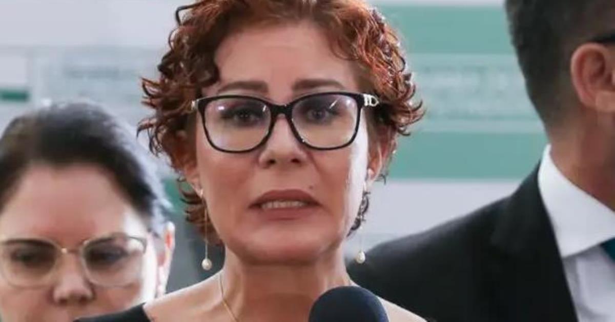 Carla Zambelli deixa o Brasil e gera onda de memes na internet