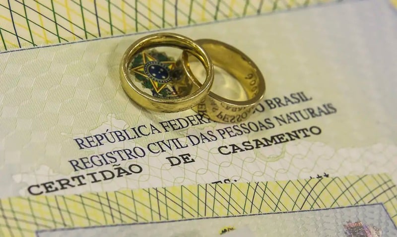 Medida permite que alteração de sobrenome após o divórcio seja feita sob solicitação direta no cartório.