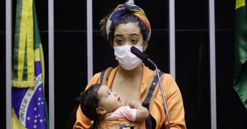 Comissão aprova licença-maternidade de 180 dias para mulheres no poder