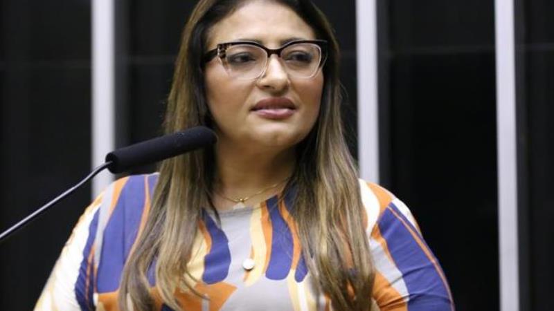 Deputada Ely Santos, autora da proposta.