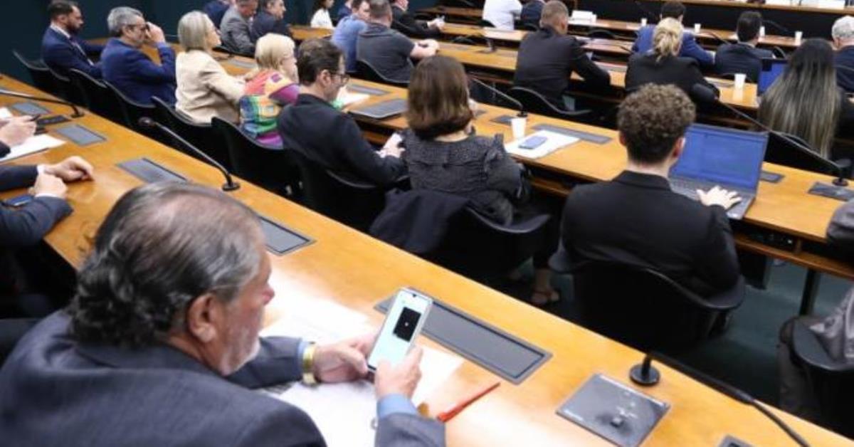 Comissão aprova regulamentação da criação e comercialização de aves