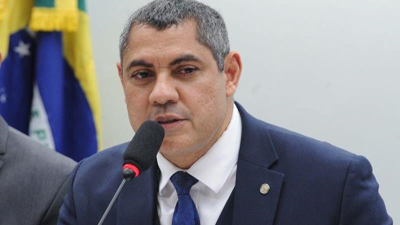 O deputado Coronel Ulysses (União Brasil-AC) relatou a proposta e ampliou o foco do texto.