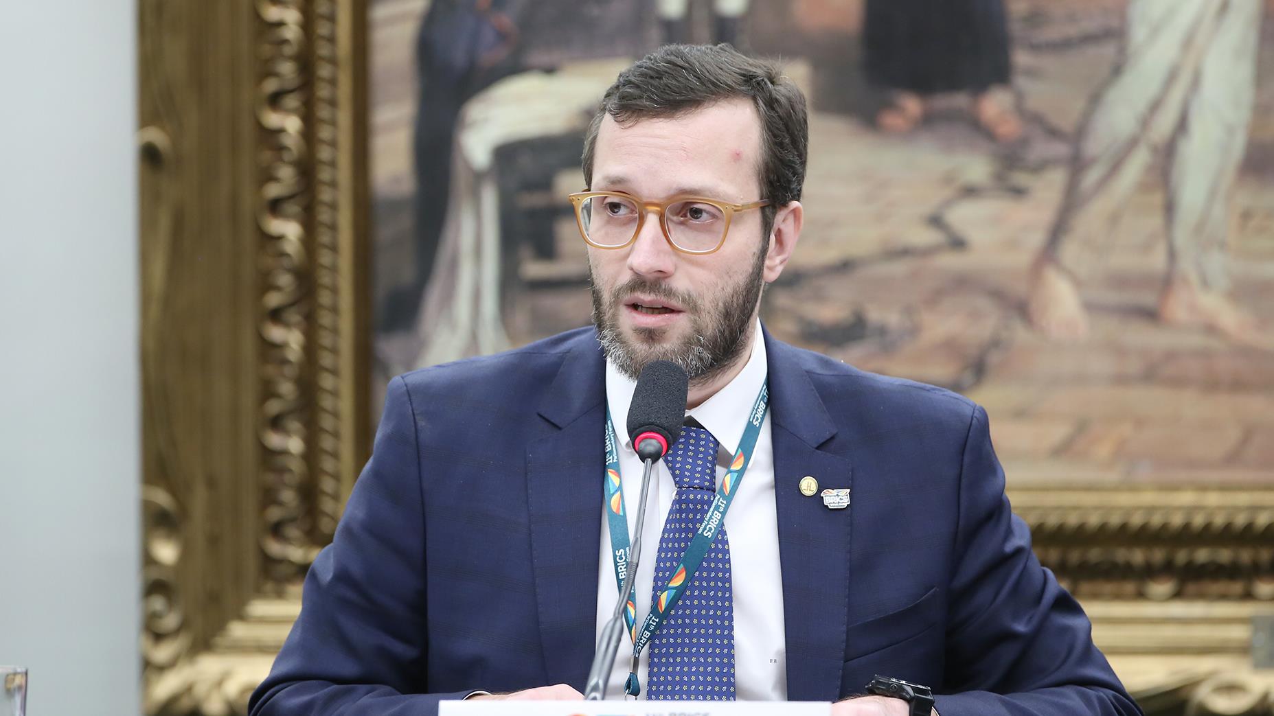 Filipe Barros alega quebra de neutralidade pelo Ministério das Relações Exteriores.