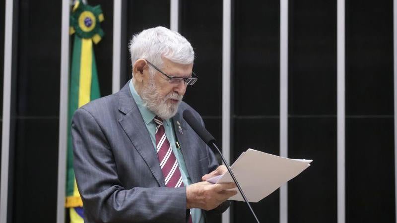 O deputado Luiz Couto (PT-PB) foi o relator da proposta na comissão.
