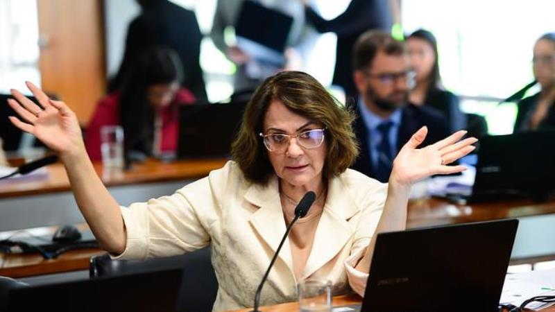 Senadora Damares Alves (Republicanos-DF), autora da medida, na reunião da Comissão de Segurança Pública (CSP).