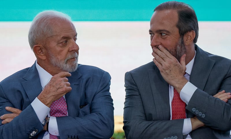 Lula e o ministro de Minas e Energia, Alexandre Silveira. Compensação com IOF pode vir da área de petróleo.