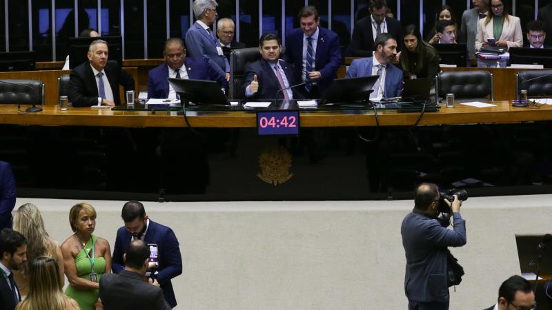 Acordo entre líderes prevê deliberação futura sobre vetos 47/2024 e 48/2024.