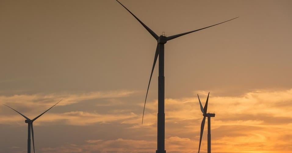 Congresso adia votação de vetos da lei das eólicas offshore