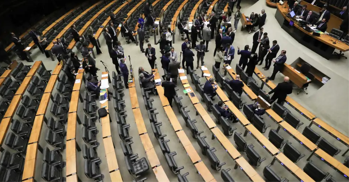 Congresso cria 18 vagas e Câmara passará a ter 531 deputados