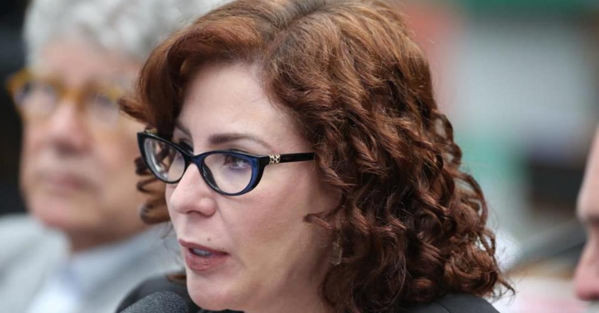 Defesa de Carla Zambelli abandona caso após deputada sair do país