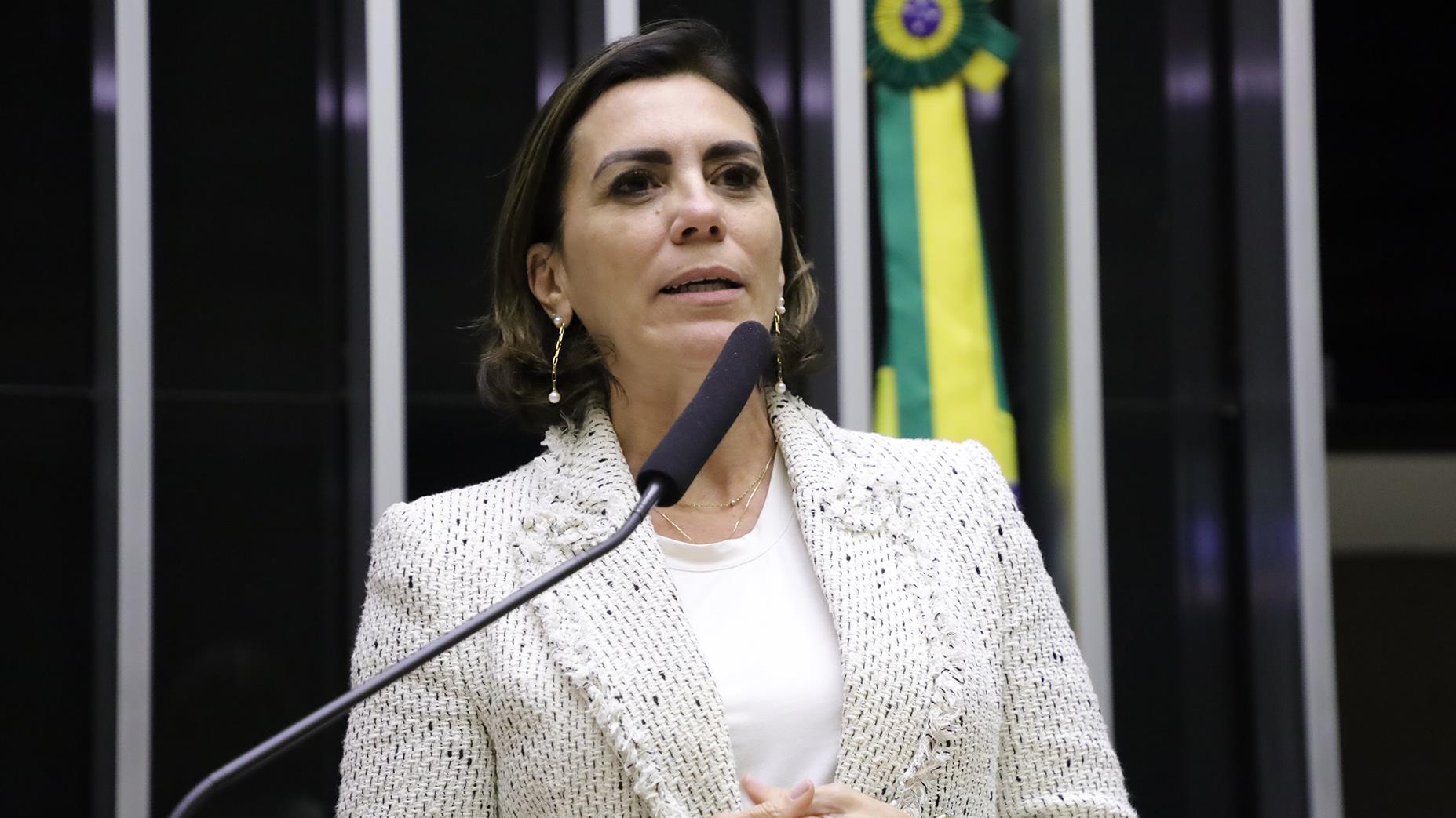 Deputada sugere incluir abafadores como item de acessibilidade escolar.