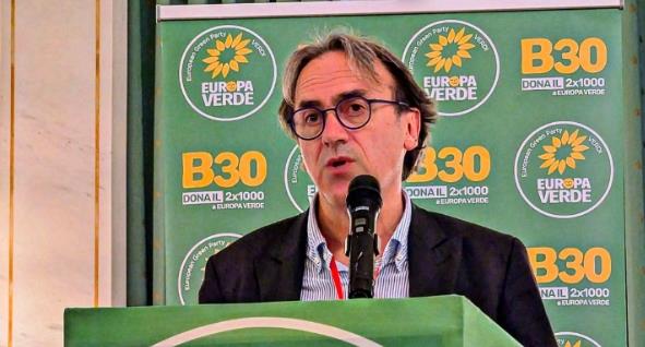 Deputado italiano pressiona Itália a extraditar Carla Zambelli