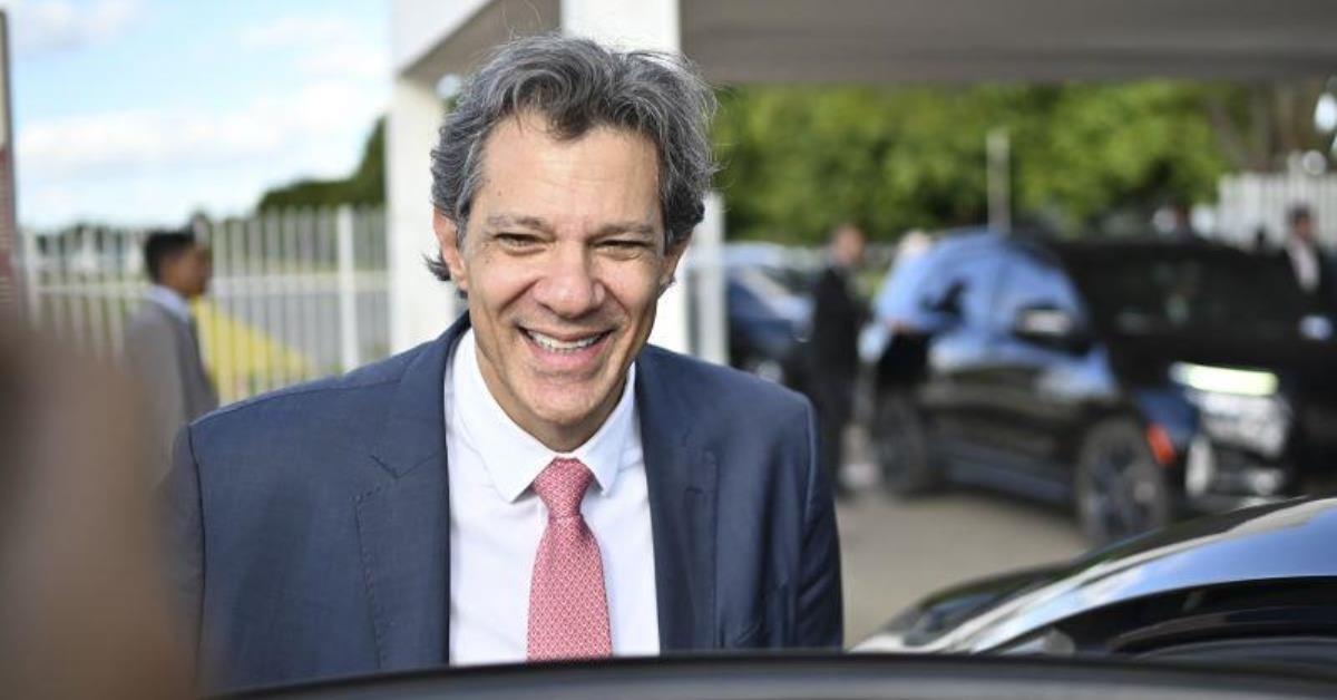 Em meio à crise do IOF, Haddad marca férias para junho