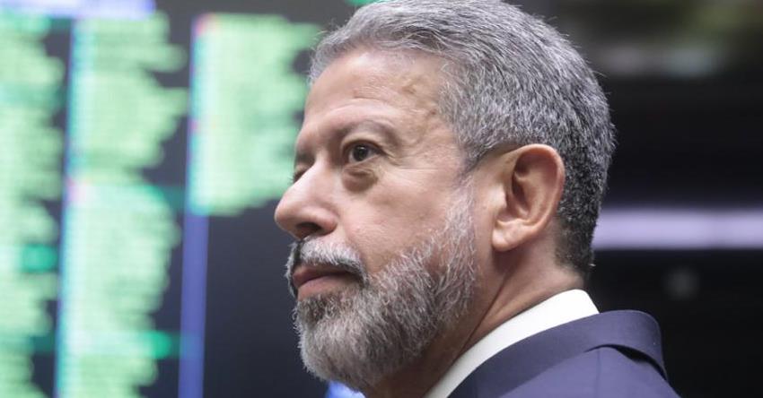 Em meio à crise, Lira adia relatório do projeto de isenção do IR