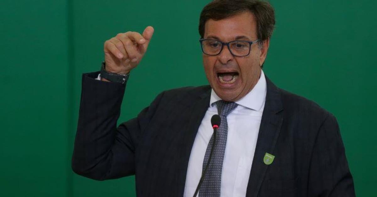 Ex-ministro Gilson Machado é preso pela PF