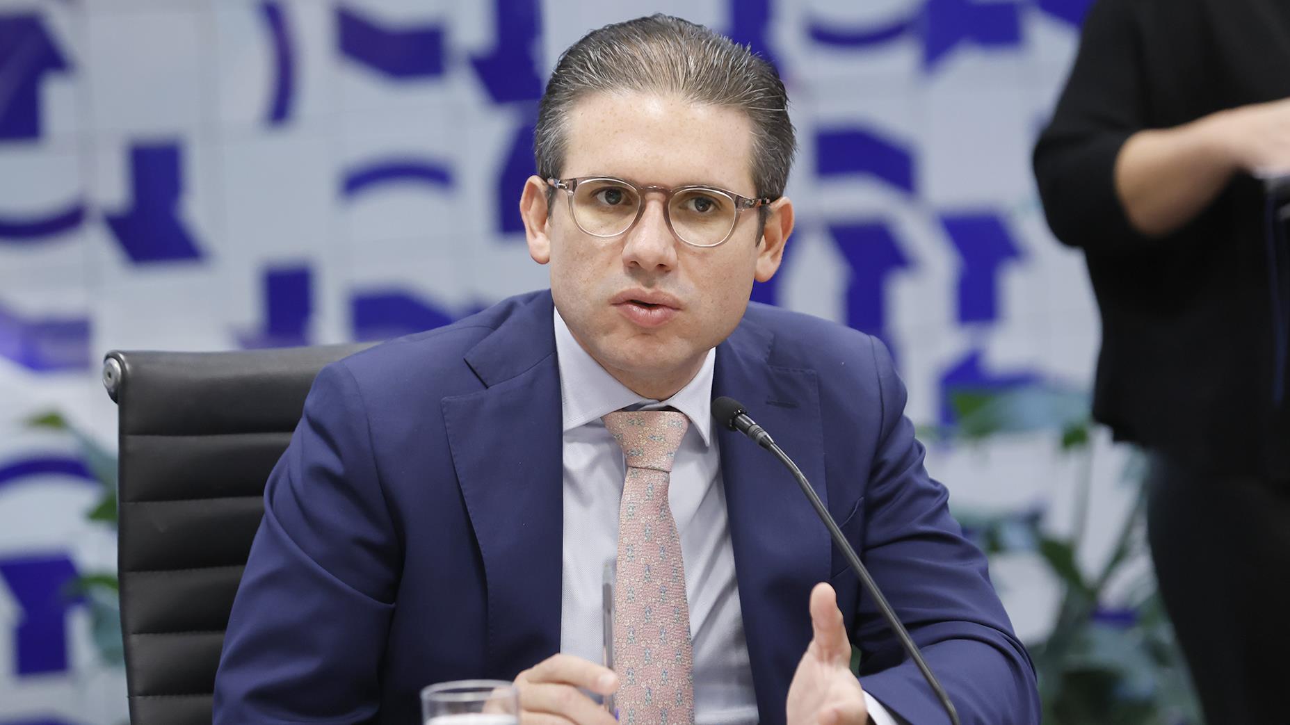 Hugo diz aguardar a chegada da proposta de cortes de gastos.