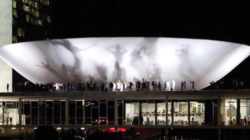 Cúpula da Câmara tomada por manifestantes na noite de 17 de junho de 2013.