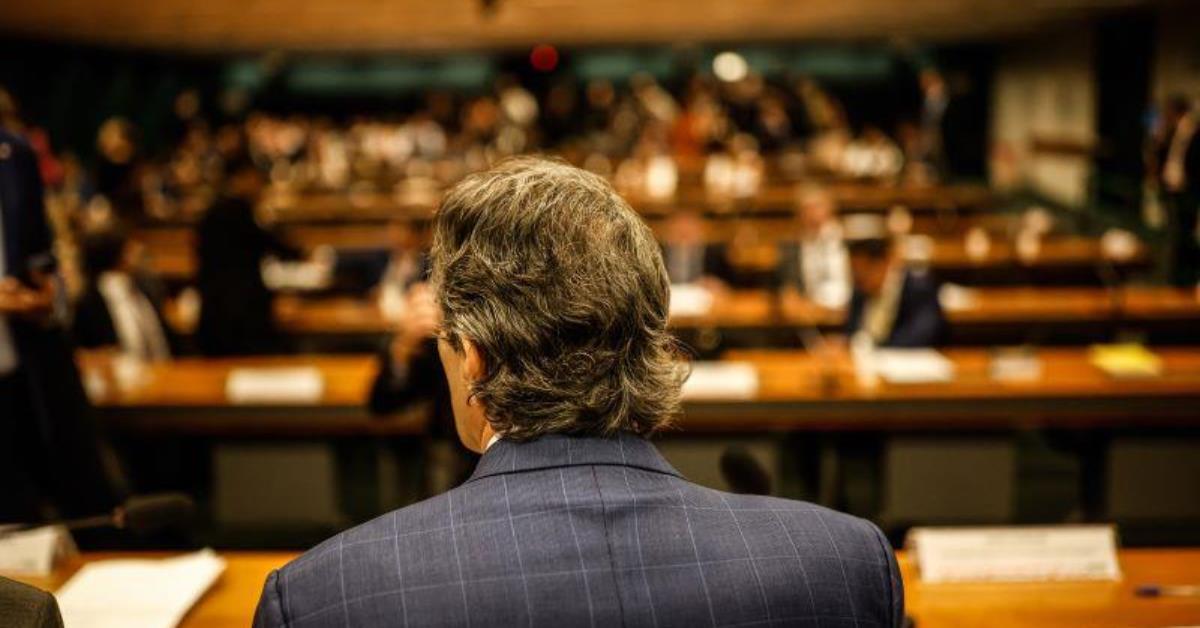 Haddad acusa deputados de “molecagem” e sessão na Câmara termina em tumulto