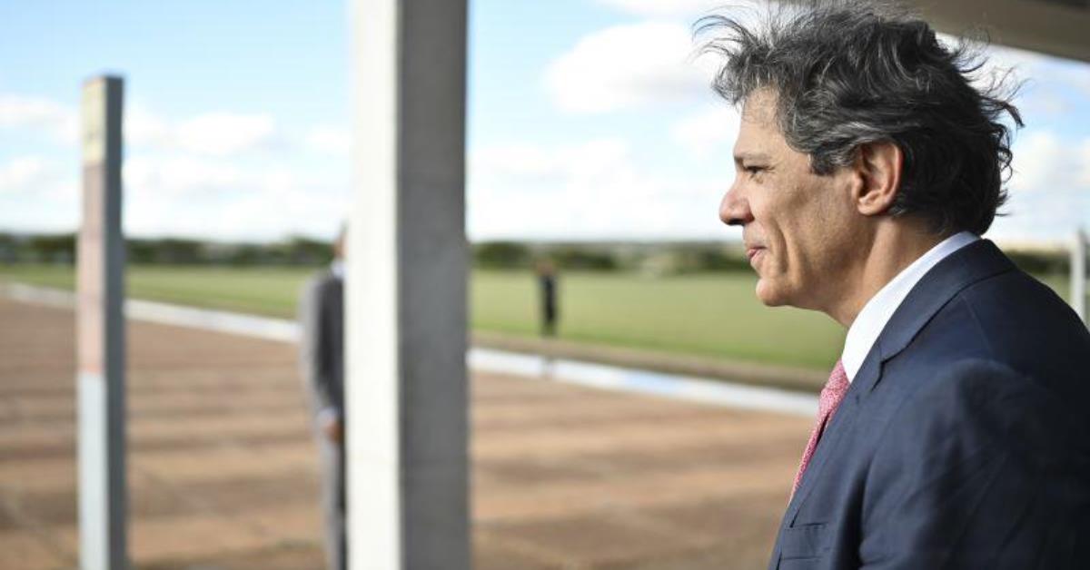 Haddad entra em férias com impasse do IOF a pleno vapor
