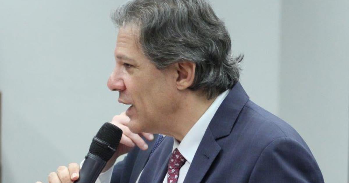 Haddad responde perguntas de deputados sobre IR e economia