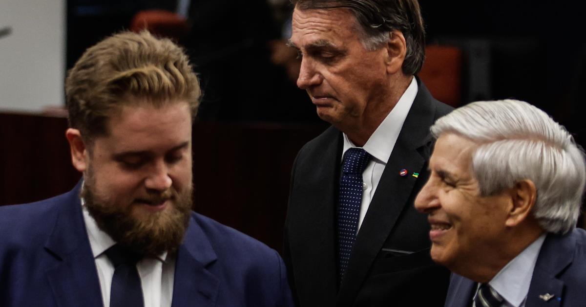 Heleno evita perguntas de Moraes e só responde à própria defesa