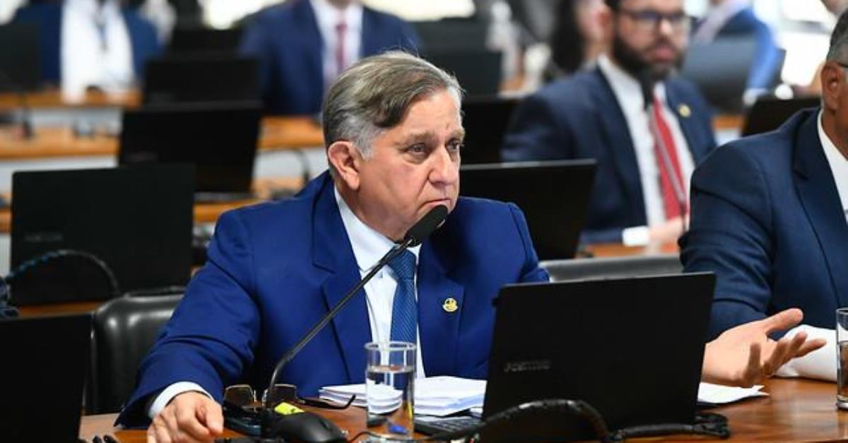 Izalci diz que Bolsonaro é alvo de perseguição política