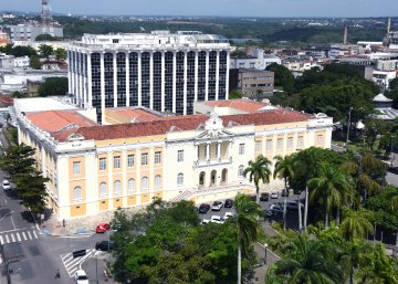 Fotografia mostra a sede do Tribunal de Justiça da Paraíba vista do alto