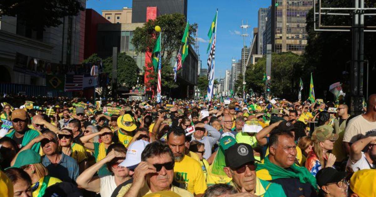 “Lotado” ou “flopou”: o que a internet falou do ato de Bolsonaro em SP